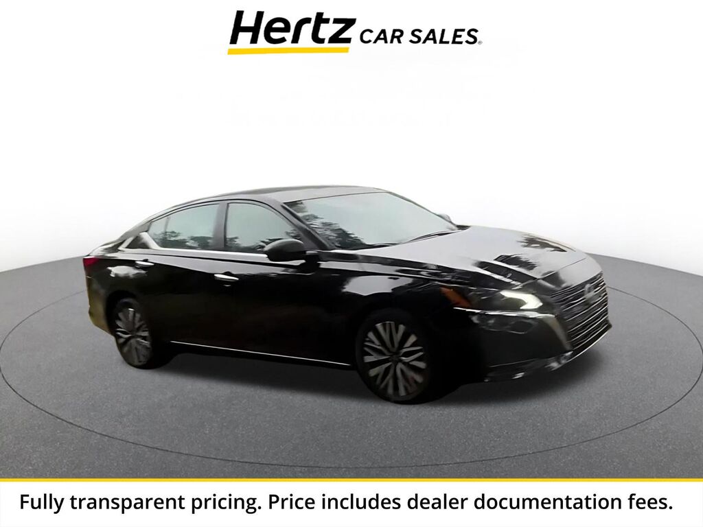 2025 Nissan Altima SV — photo 1 of 13