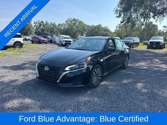 2025 Nissan Altima 2.5 SV — photo 1 of 65