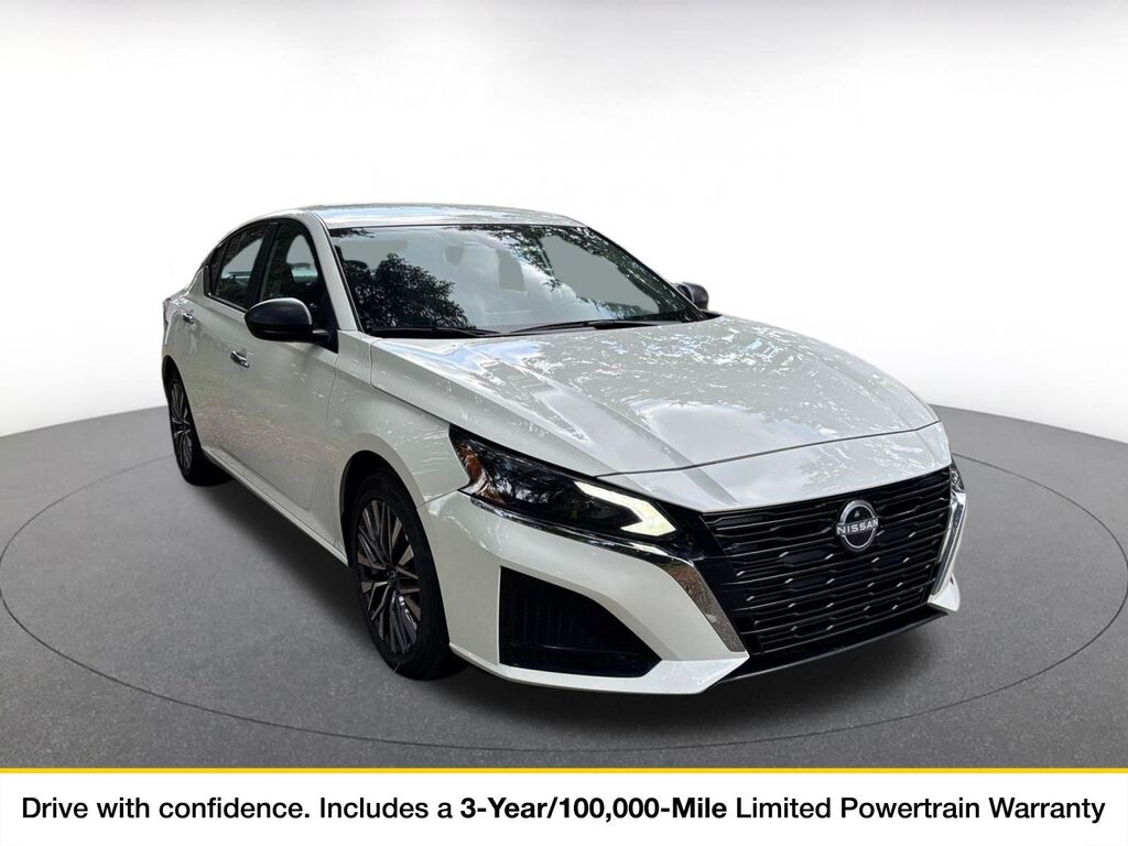 2025 Nissan Altima SV — photo 1 of 11