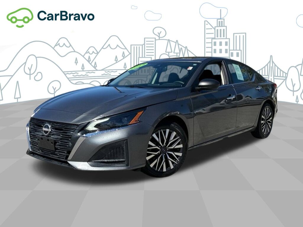 2025 Nissan Altima SV — photo 1 of 7