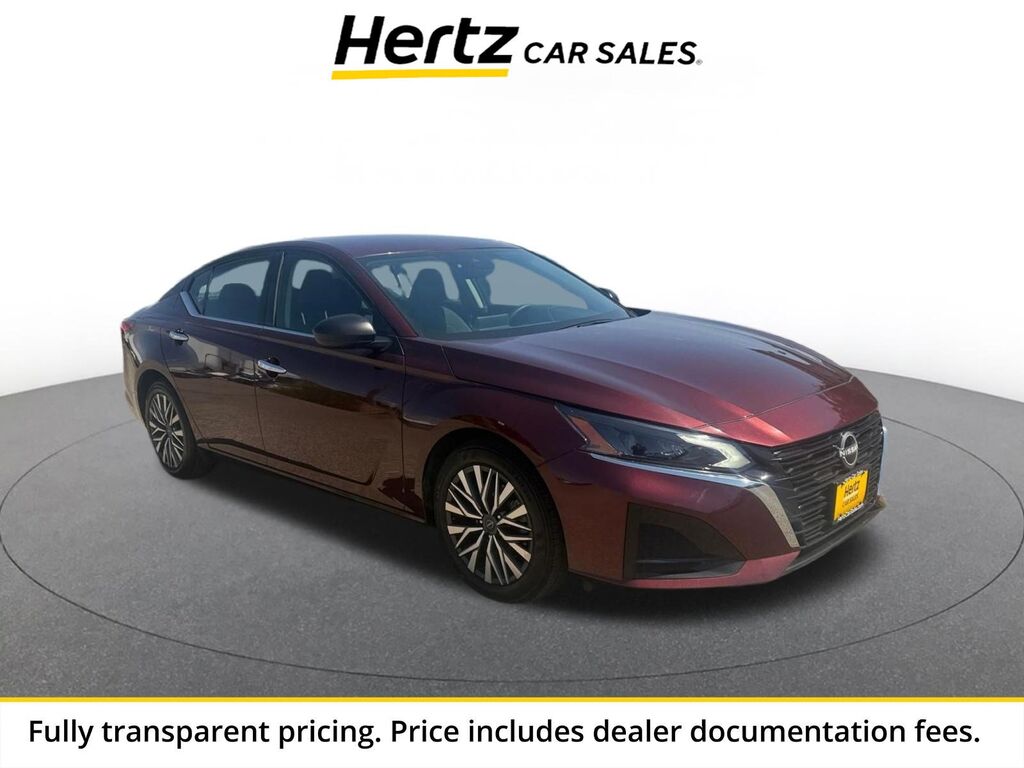 2025 Nissan Altima SV — photo 1 of 14
