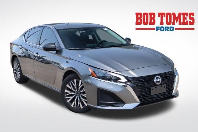 2025 Nissan Altima 2.5 SV — photo 1 of 24
