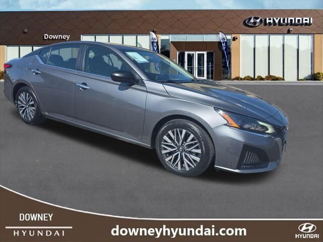 2025 Nissan Altima 2.5 SV — photo 1 of 39