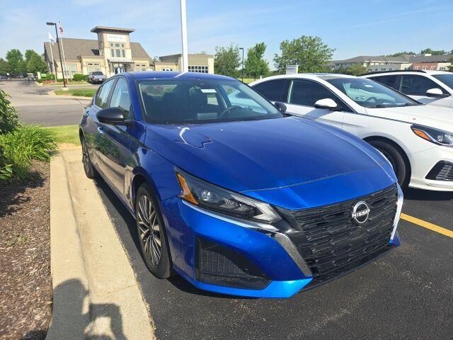 2025 Nissan Altima 2.5 SV — photo 1 of 13
