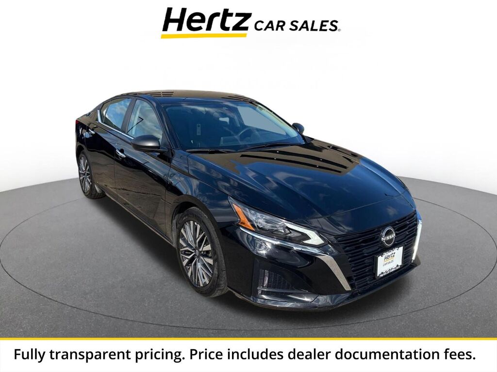 2025 Nissan Altima SV — photo 1 of 13
