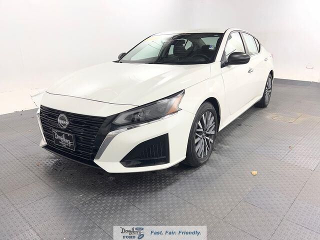 2025 Nissan Altima 2.5 SV — photo 1 of 26