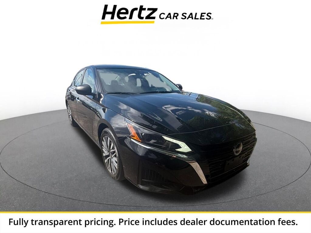 2025 Nissan Altima SV — photo 1 of 13