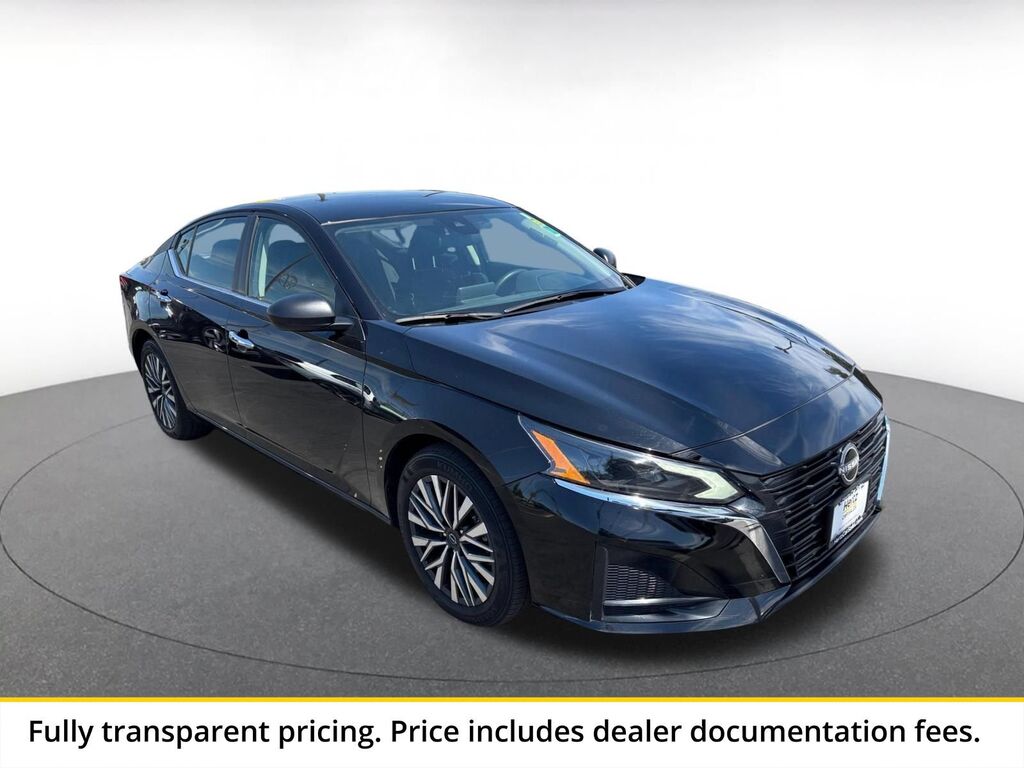 2025 Nissan Altima SV — photo 1 of 2