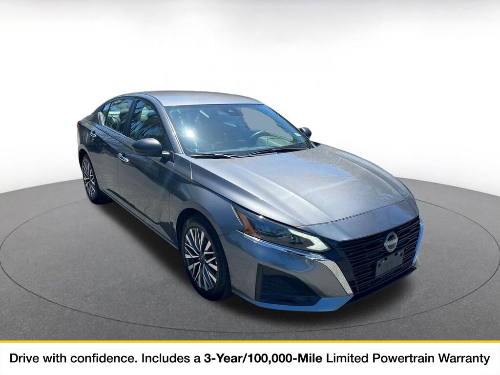 2025 Nissan Altima SV — photo 1 of 11