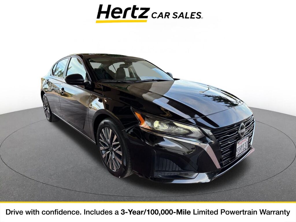 2025 Nissan Altima SV — photo 1 of 11