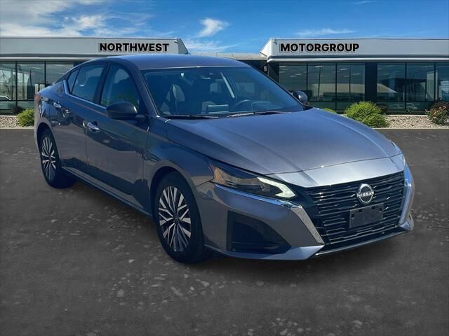 2025 Nissan Altima 2.5 SV — photo 1 of 78