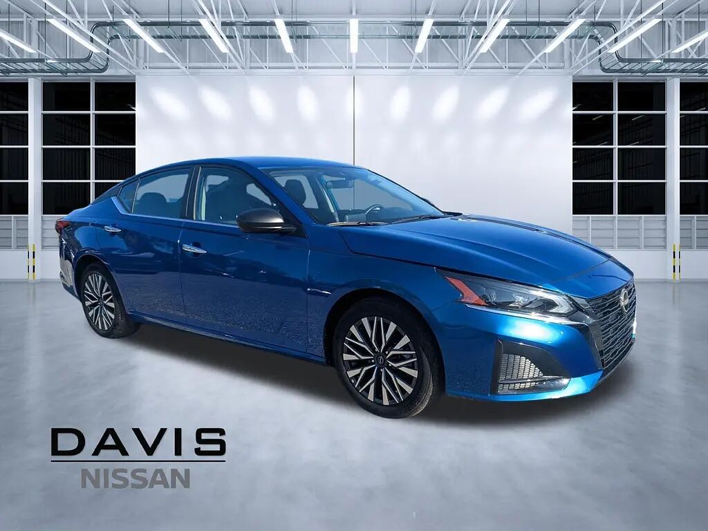 2025 Nissan Altima 2.5 SV — photo 1 of 29