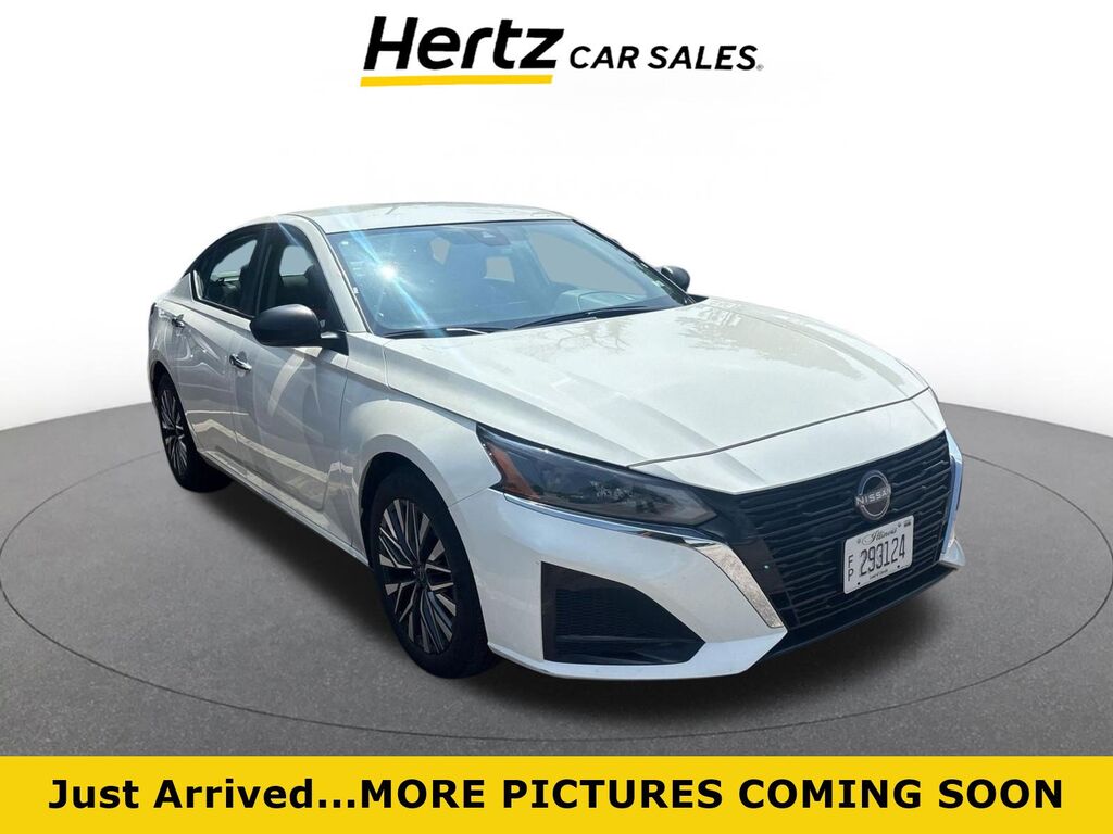 2025 Nissan Altima SV — photo 1 of 11
