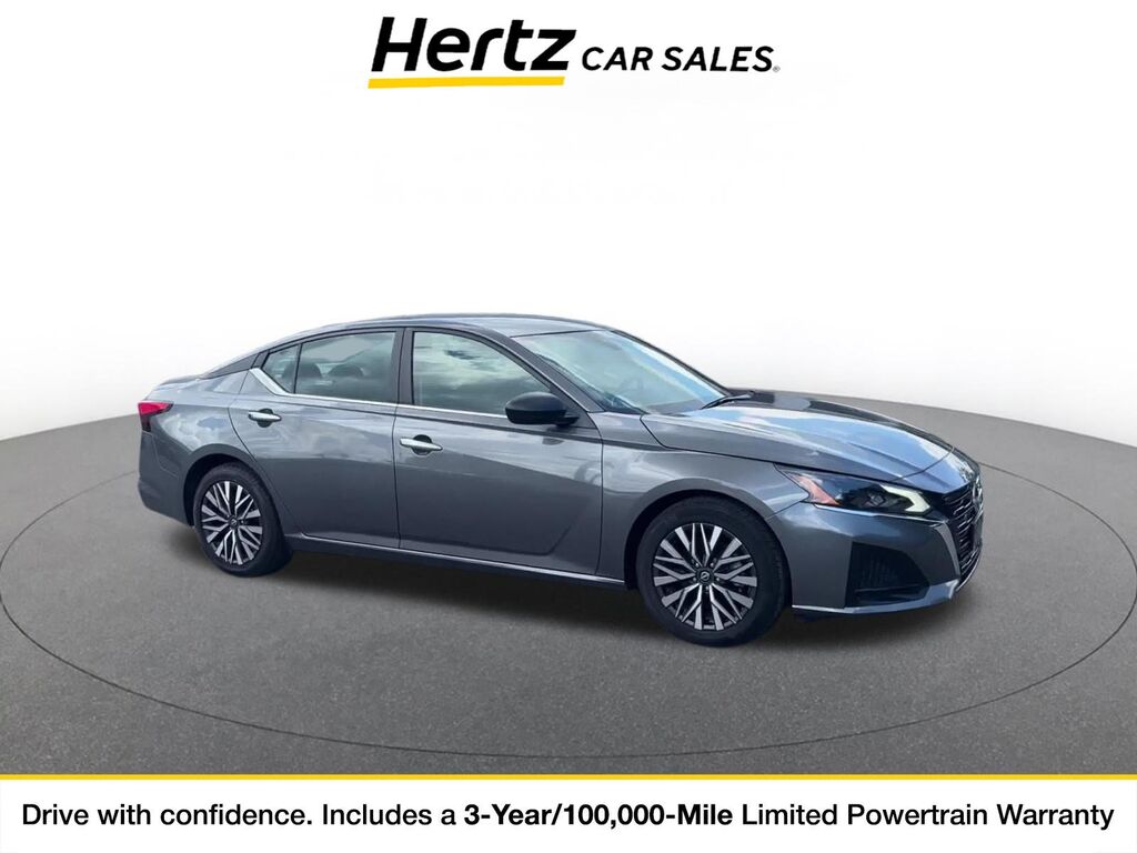 2025 Nissan Altima SV — photo 1 of 11