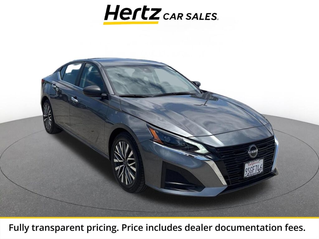 2025 Nissan Altima SV — photo 1 of 13