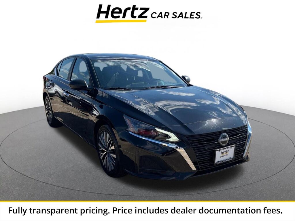 2025 Nissan Altima SV — photo 1 of 13