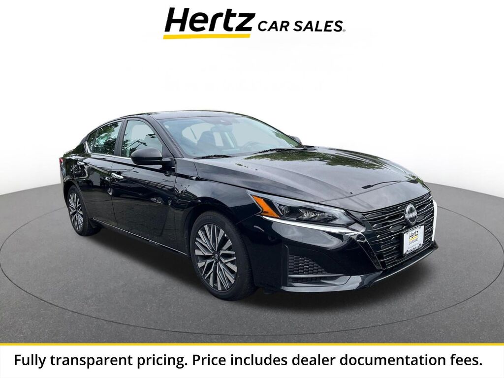 2025 Nissan Altima SV — photo 1 of 13