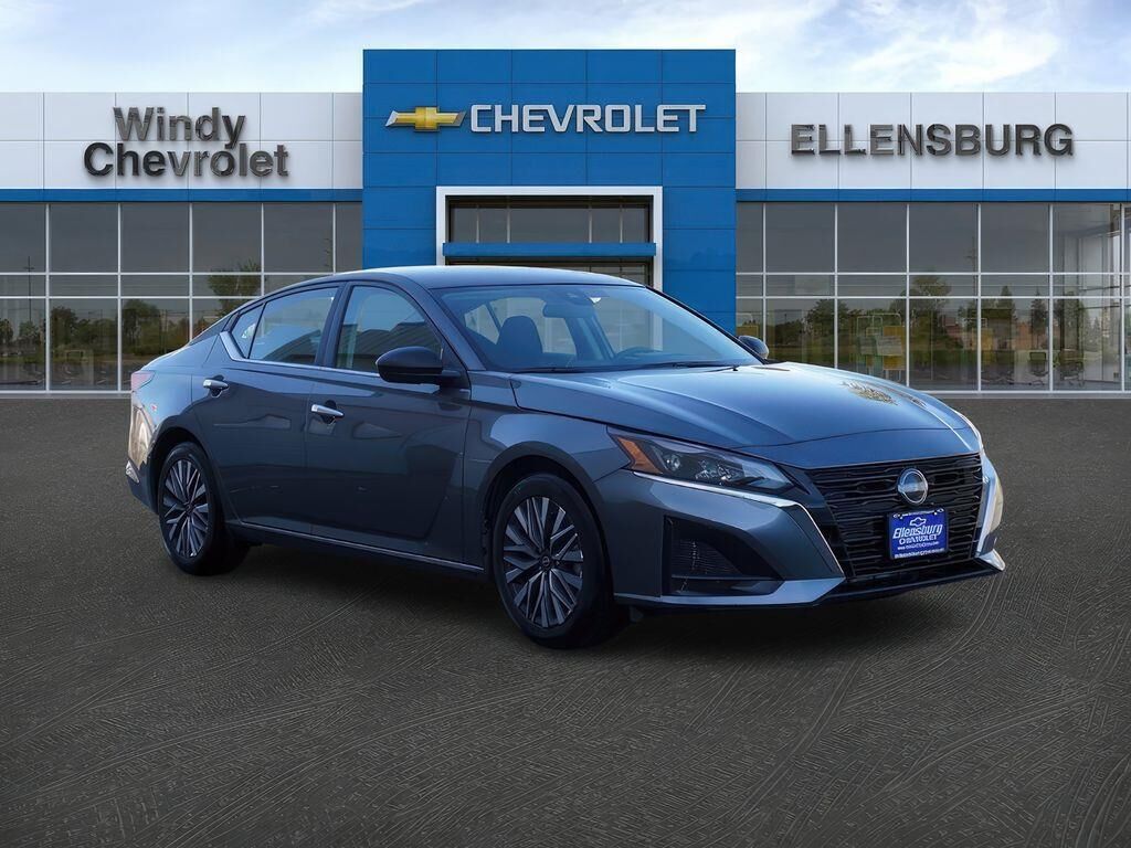 2025 Nissan Altima 2.5 SV — photo 1 of 13