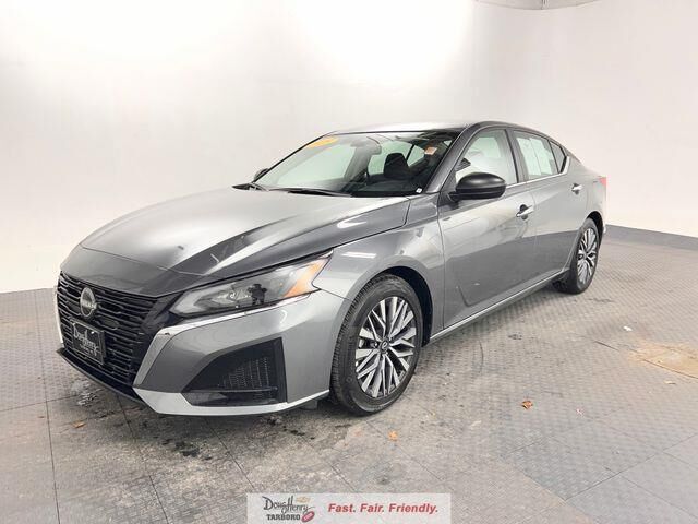 2025 Nissan Altima 2.5 SV — photo 1 of 23