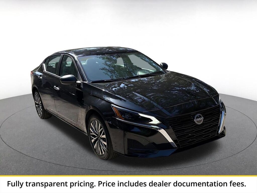 2025 Nissan Altima SV — photo 1 of 13
