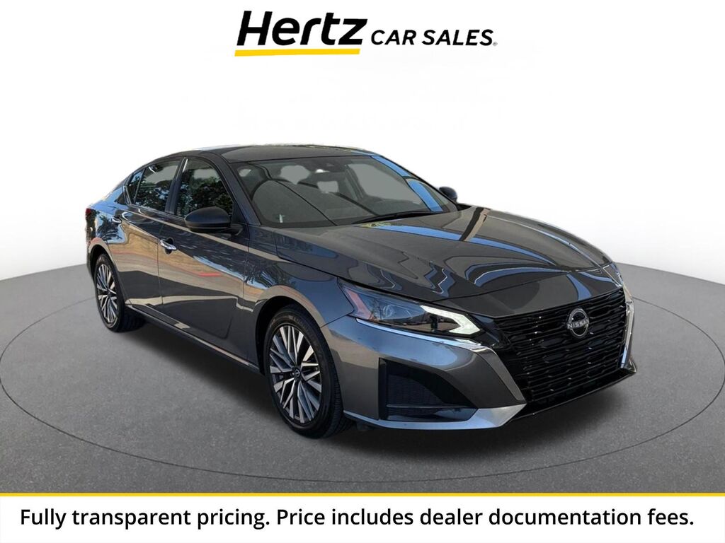 2025 Nissan Altima SV — photo 1 of 23