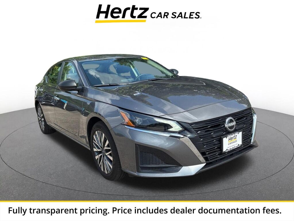 2025 Nissan Altima SV — photo 1 of 13