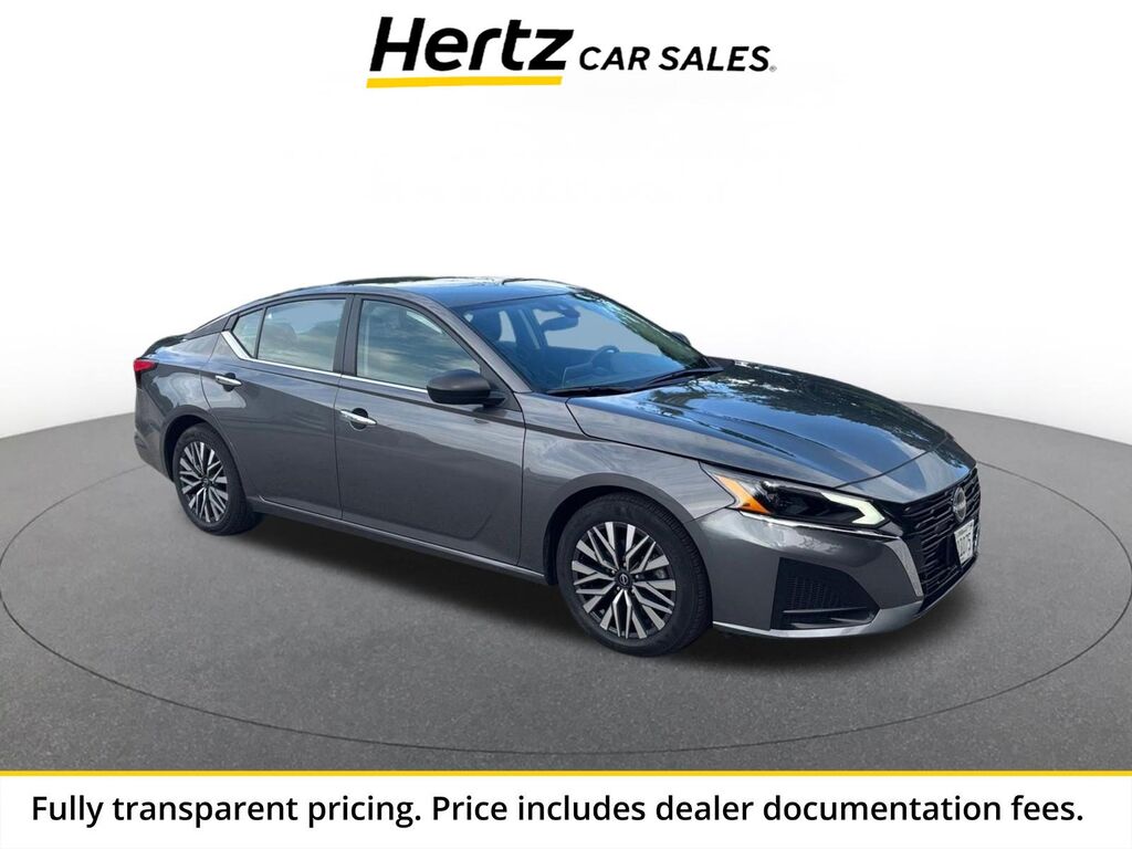 2025 Nissan Altima SV — photo 1 of 13