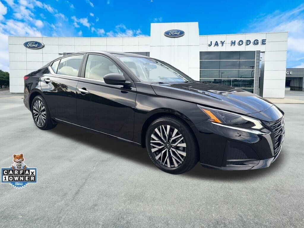2025 Nissan Altima 2.5 SV — photo 1 of 1