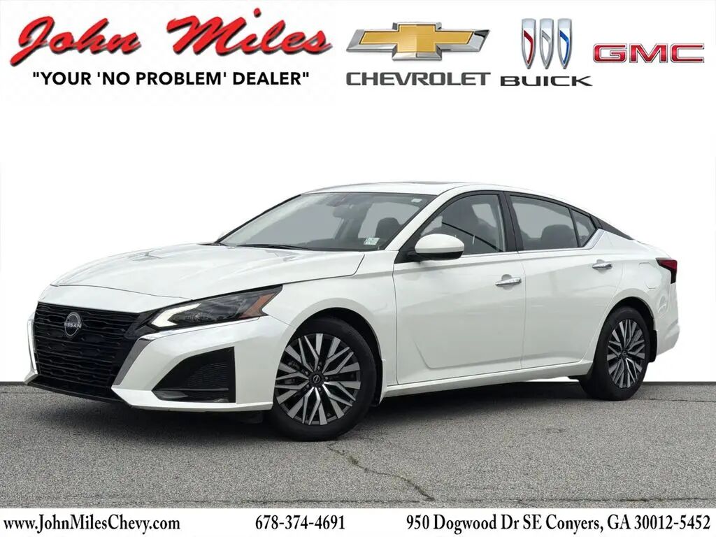 2023 Nissan Altima 2.5 SV — photo 1 of 12