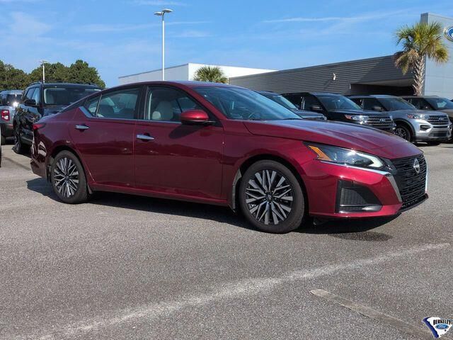 2023 Nissan Altima 2.5 SV — photo 1 of 26
