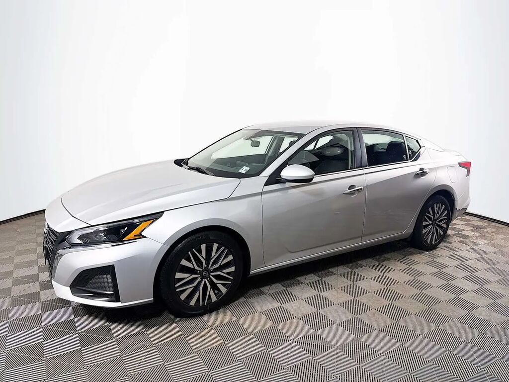 2023 Nissan Altima 2.5 SV — photo 1 of 13