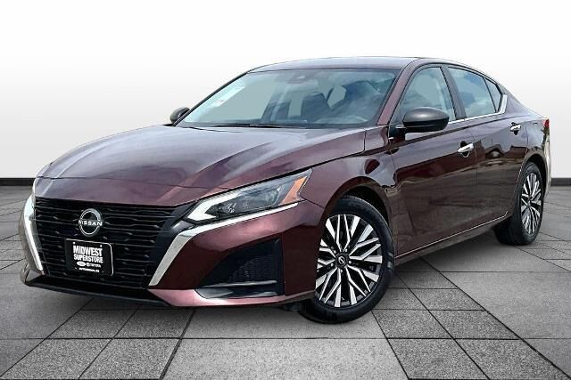2024 Nissan Altima 2.5 SV — photo 1 of 13