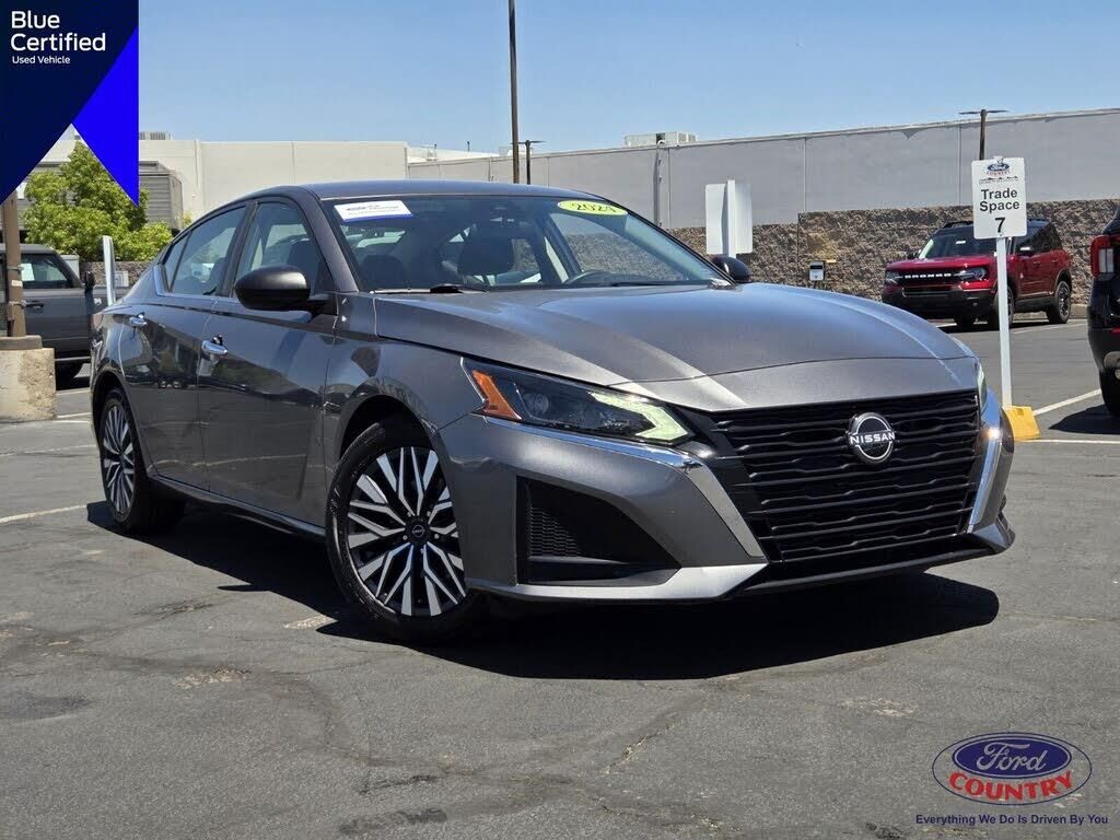 2024 Nissan Altima 2.5 SV — photo 1 of 2