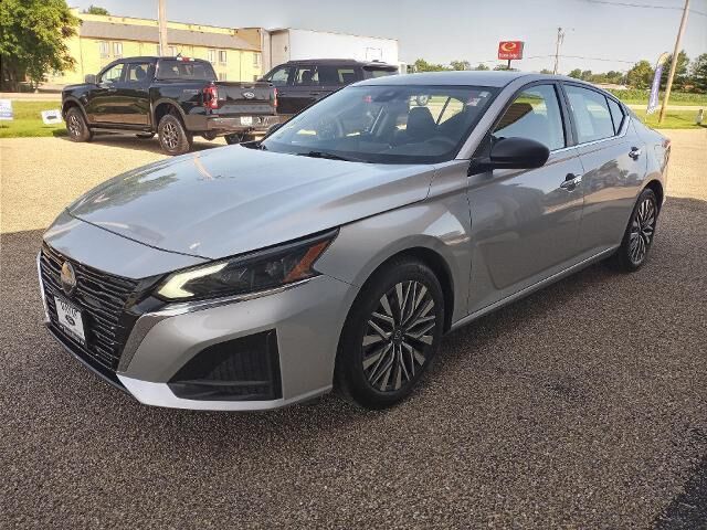 2024 Nissan Altima 2.5 SV — photo 1 of 8