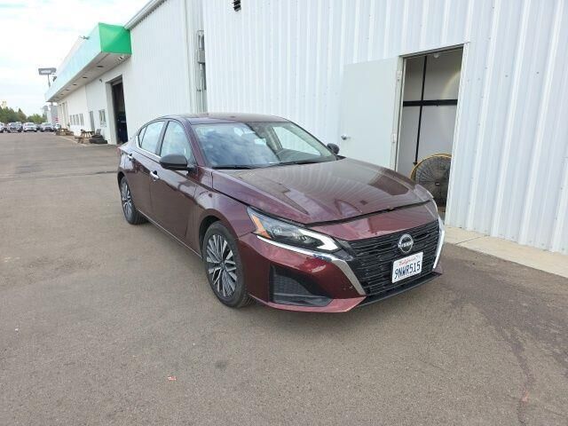 2025 Nissan Altima 2.5 SV — photo 1 of 15