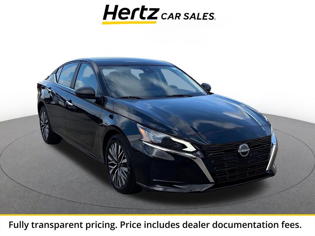 2025 Nissan Altima SV — photo 1 of 13