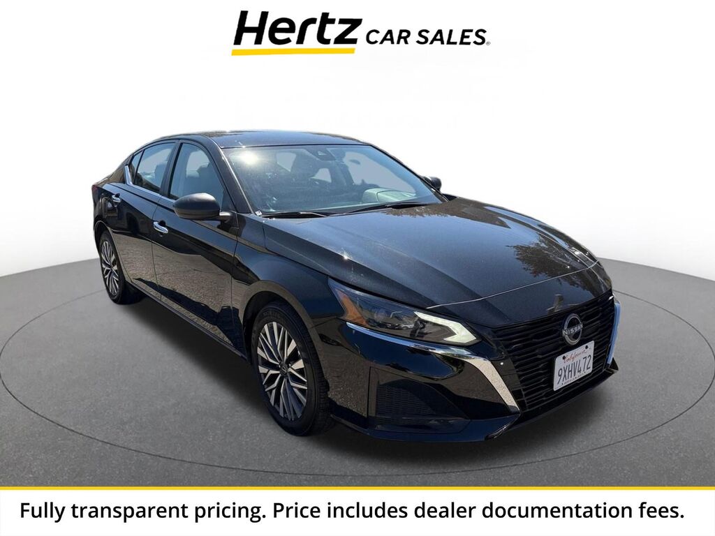 2025 Nissan Altima SV — photo 1 of 13