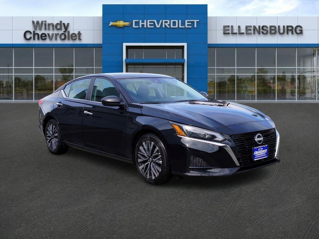 2025 Nissan Altima 2.5 SV — photo 1 of 52