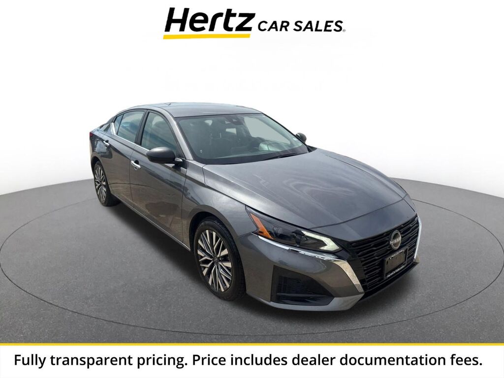 2025 Nissan Altima SV — photo 1 of 13