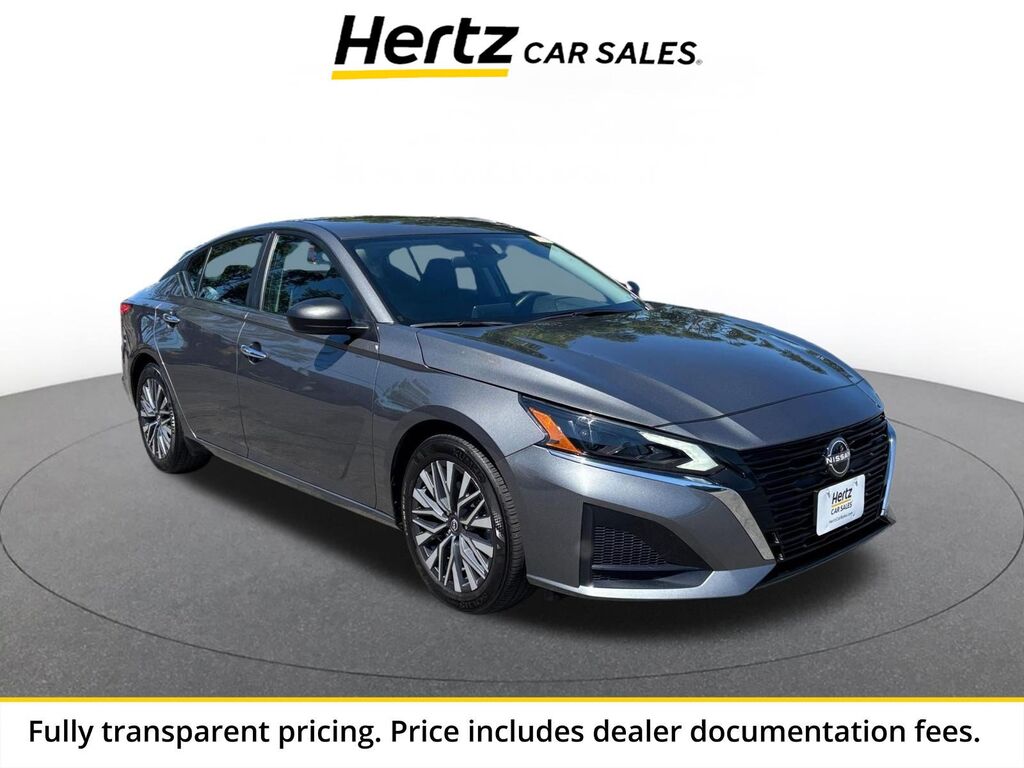 2025 Nissan Altima SV — photo 1 of 13