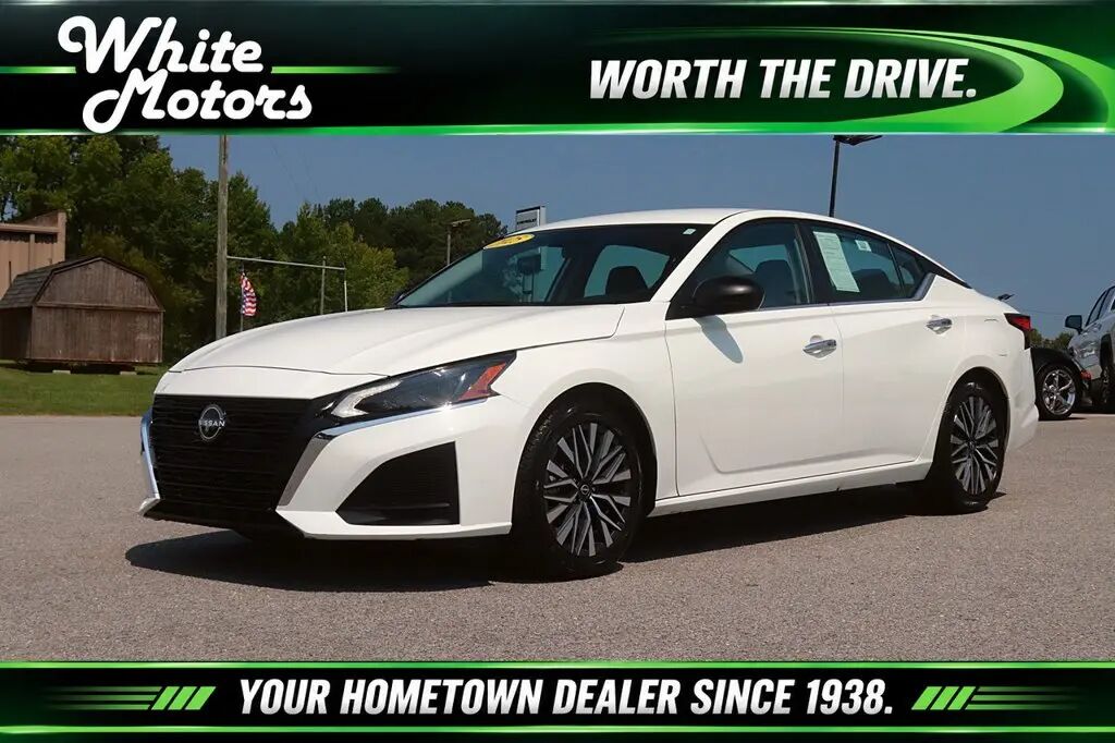 2025 Nissan Altima 2.5 SV — photo 1 of 13
