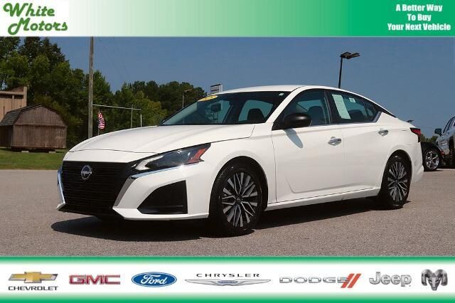 2025 Nissan Altima 2.5 SV — photo 1 of 26