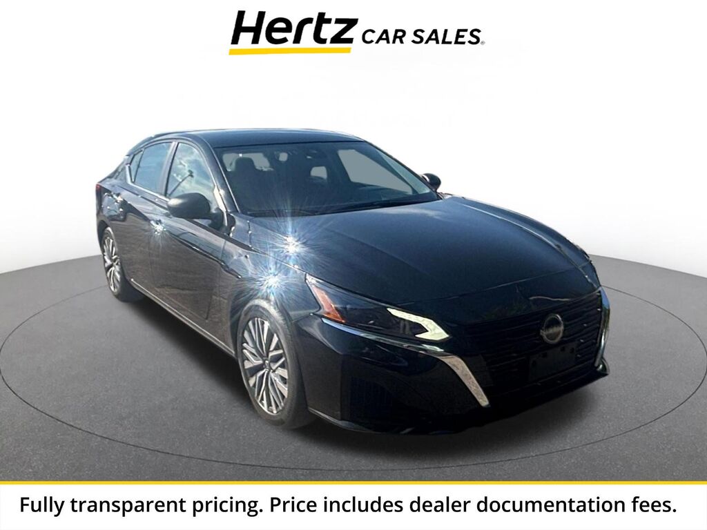 2025 Nissan Altima SV — photo 1 of 13