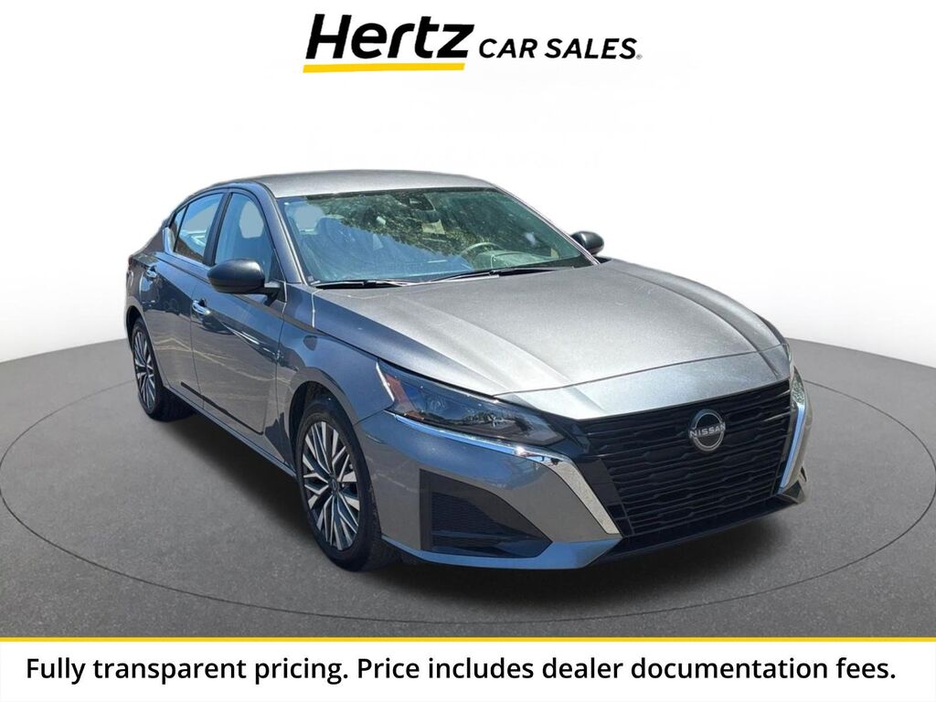 2025 Nissan Altima SV — photo 1 of 13