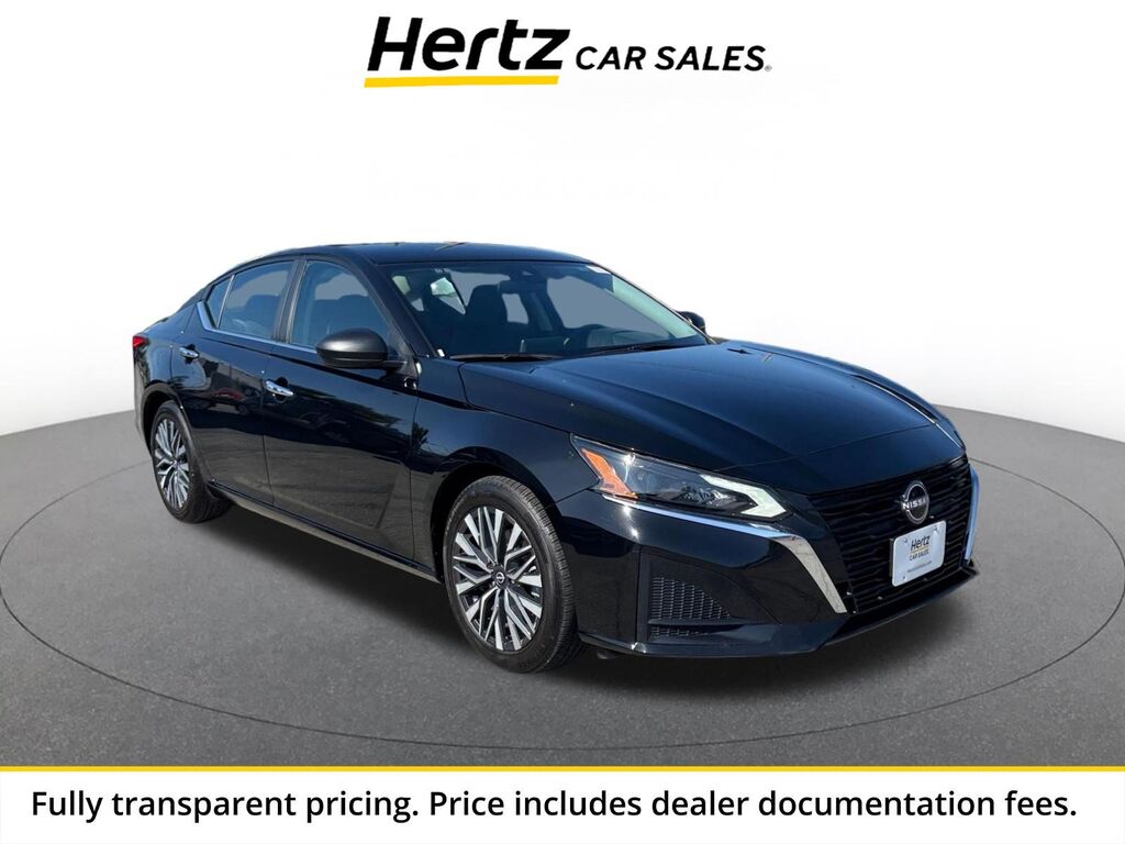 2025 Nissan Altima SV — photo 1 of 13