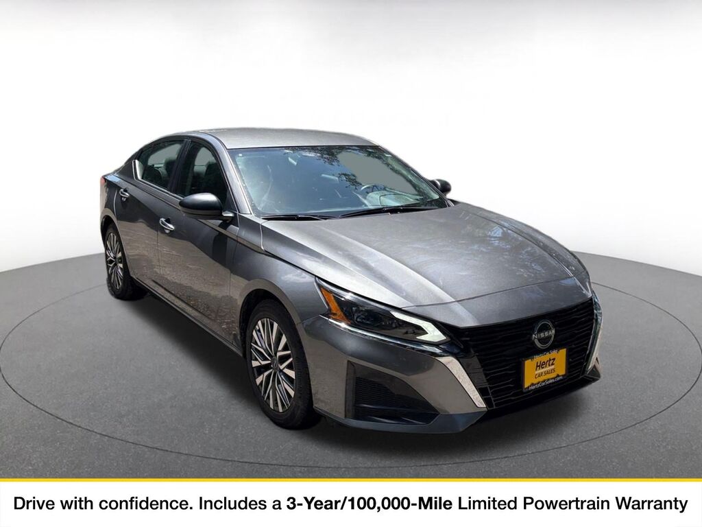 2025 Nissan Altima SV — photo 1 of 11