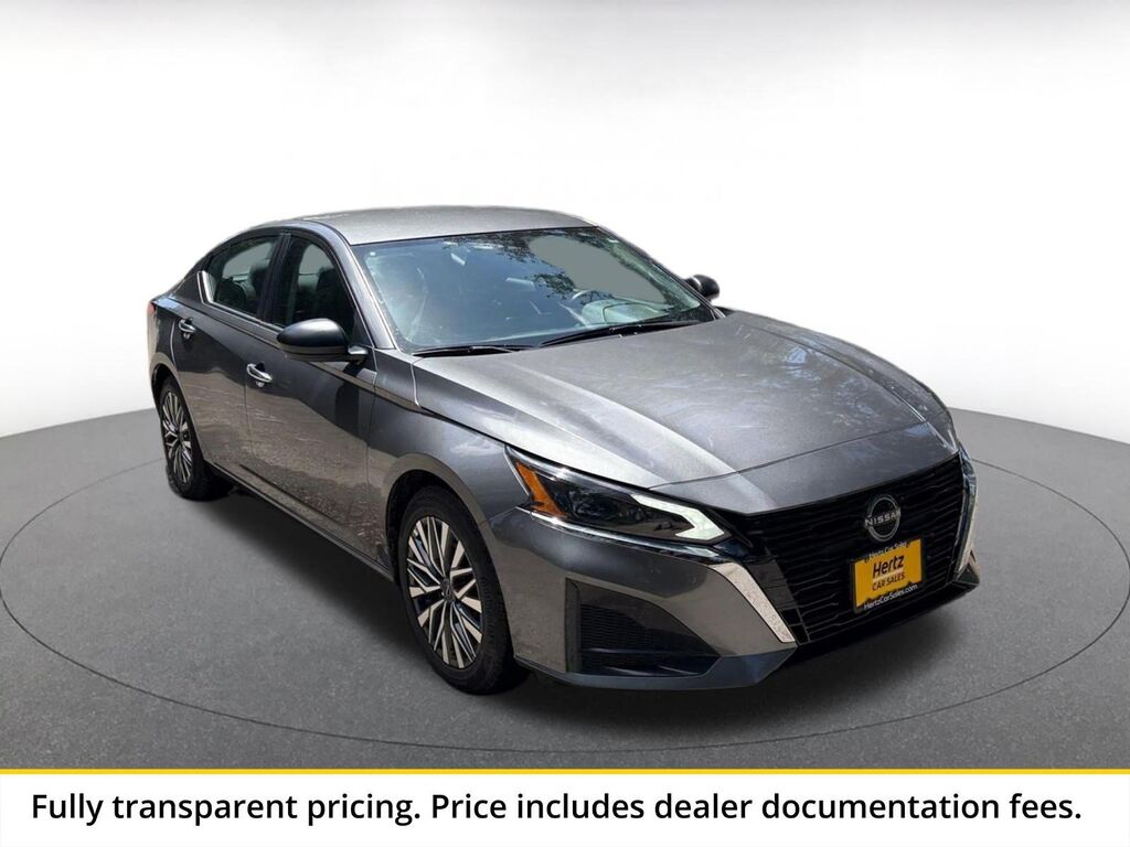2025 Nissan Altima SV — photo 1 of 13