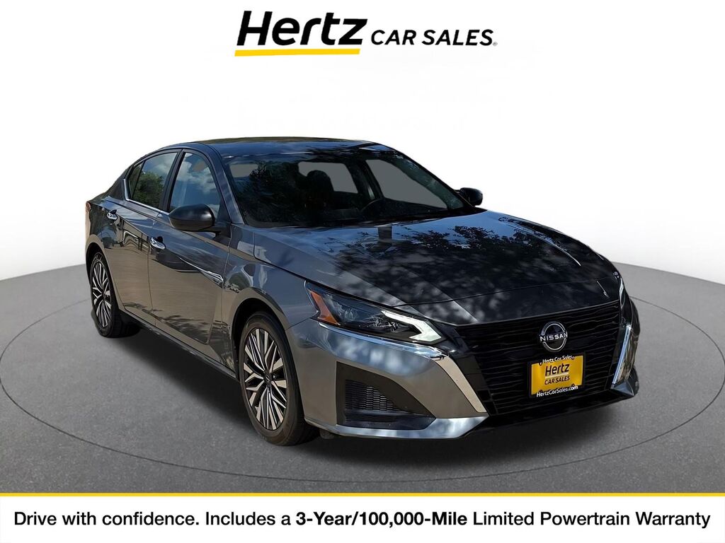 2025 Nissan Altima SV — photo 1 of 11