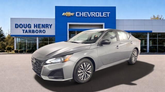 2025 Nissan Altima 2.5 SV — photo 1 of 25
