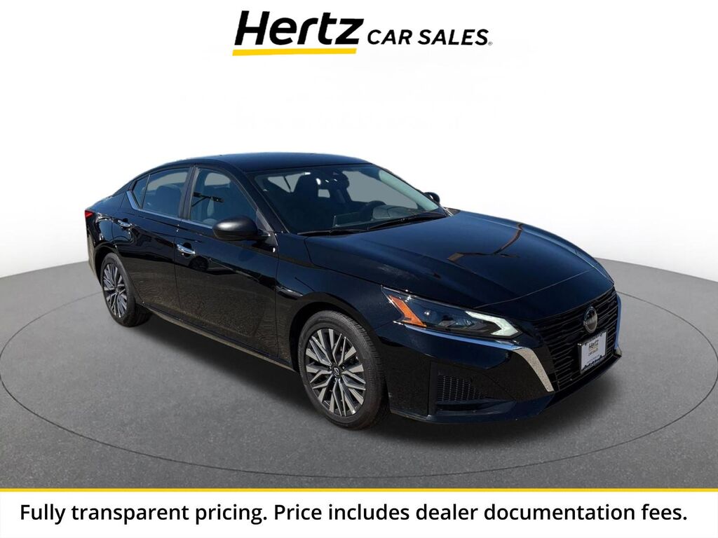 2025 Nissan Altima SV — photo 1 of 13